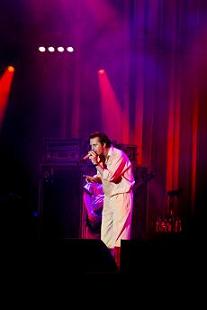 Mike Patton : "And...does Paris also like to say goodbye ?"